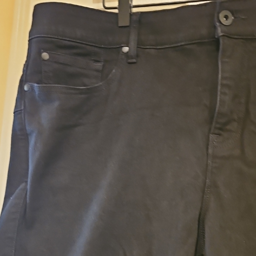 Torrid Black Ankle Cropped Jeans with Straight-Leg Design - Picture 5 of 12